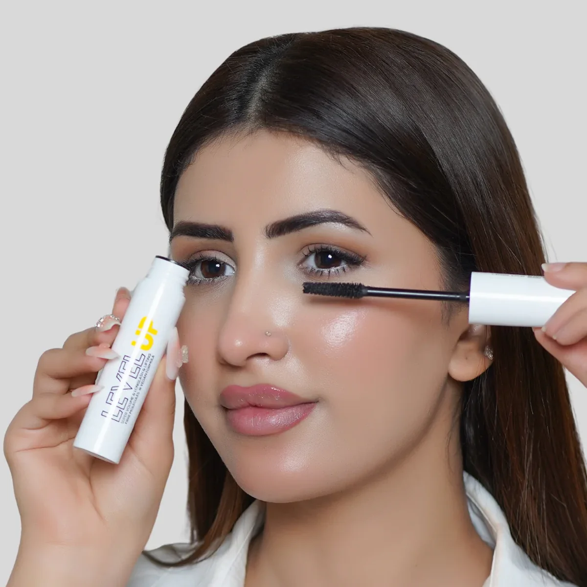 PIERRE CARDIN - Level Up Mascara Super Volume & Long Lash Lifting ماسكارا لرفع وتكثيف الرموش (البيضاء) - Image 2