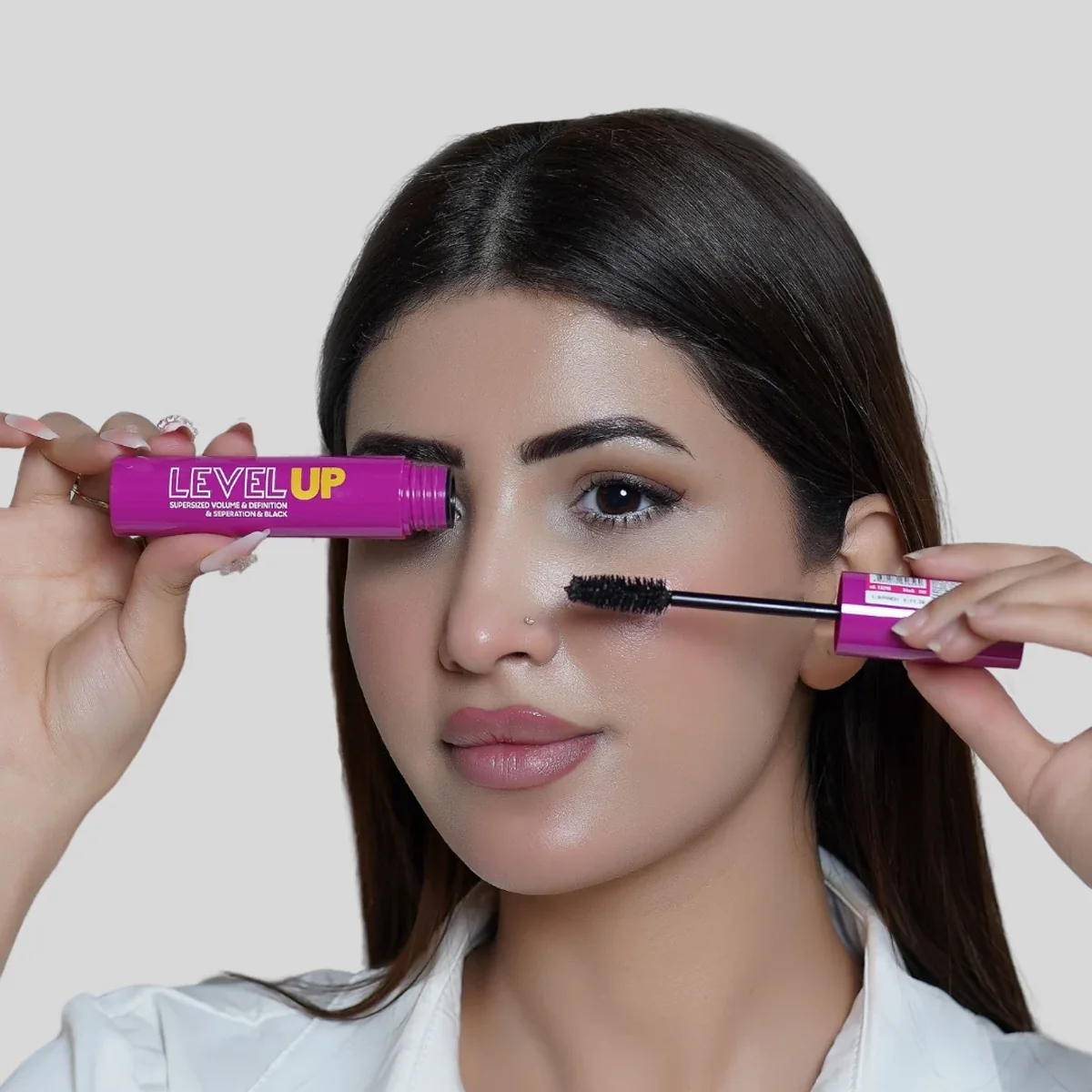 PIERRE CARDIN - Level Up Volume & Definition Mascara ماسكارا لتكثيف ورفع الرموش (بينك) - Image 2